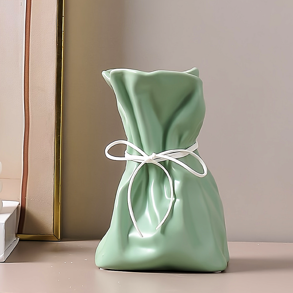 Knote Vase