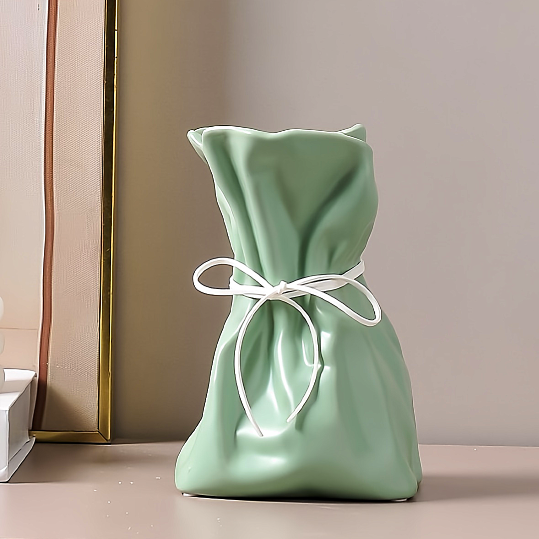Knote Vase